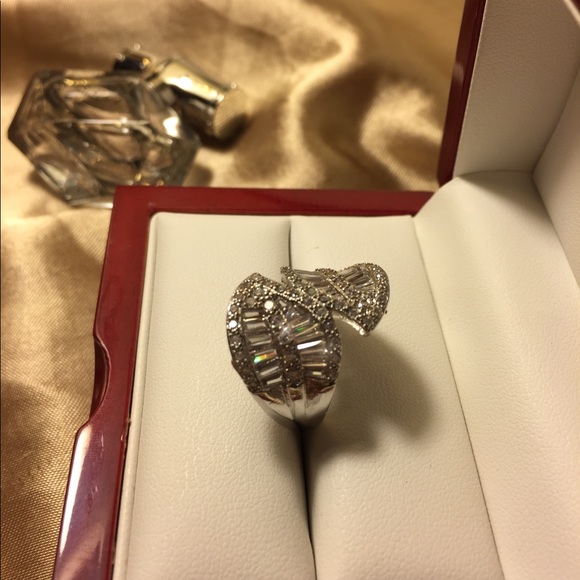 White Sapphire Gems set in 925 Sterling Silver 💎 - Picture 6 of 8